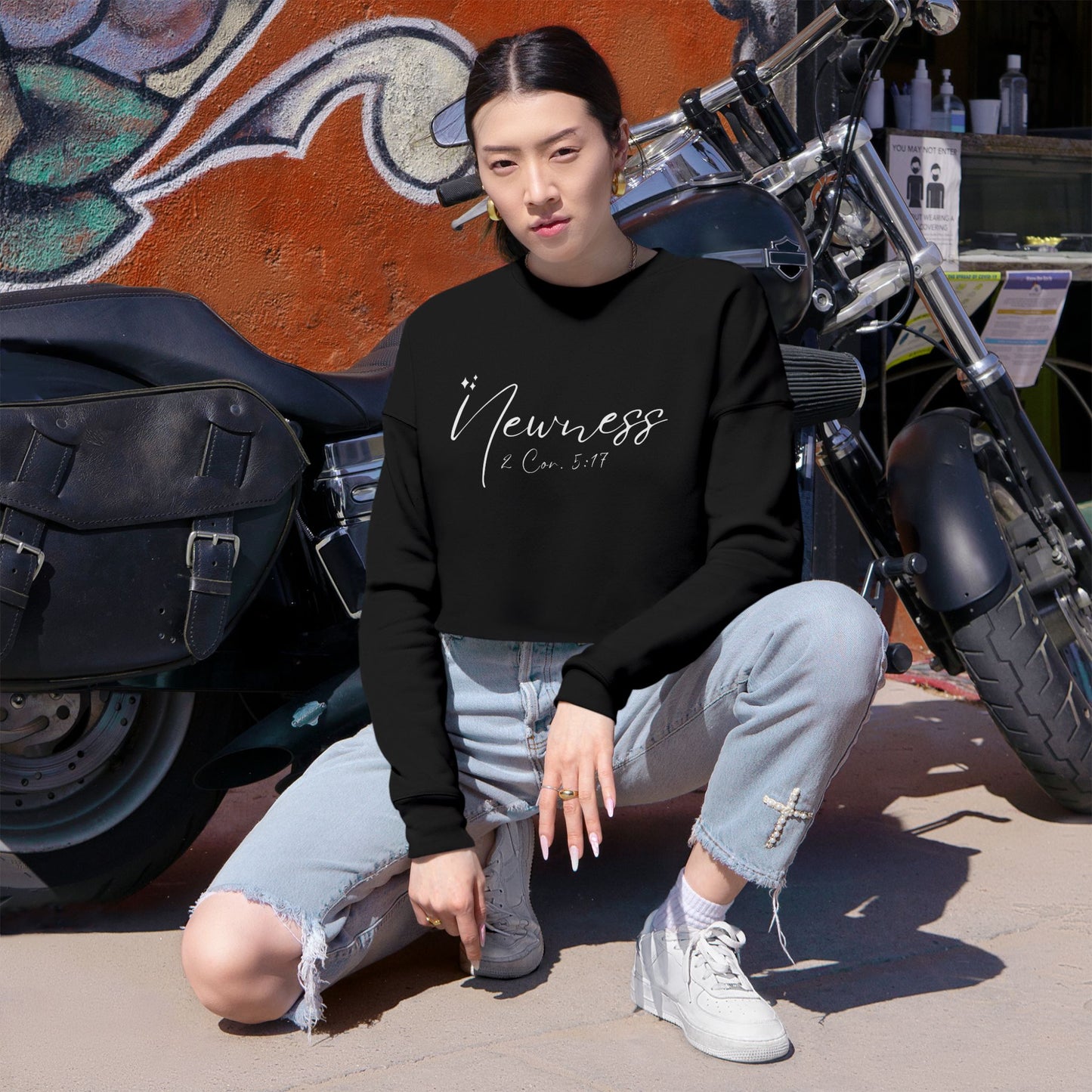 Newness Women's Cropped Sweatshirt