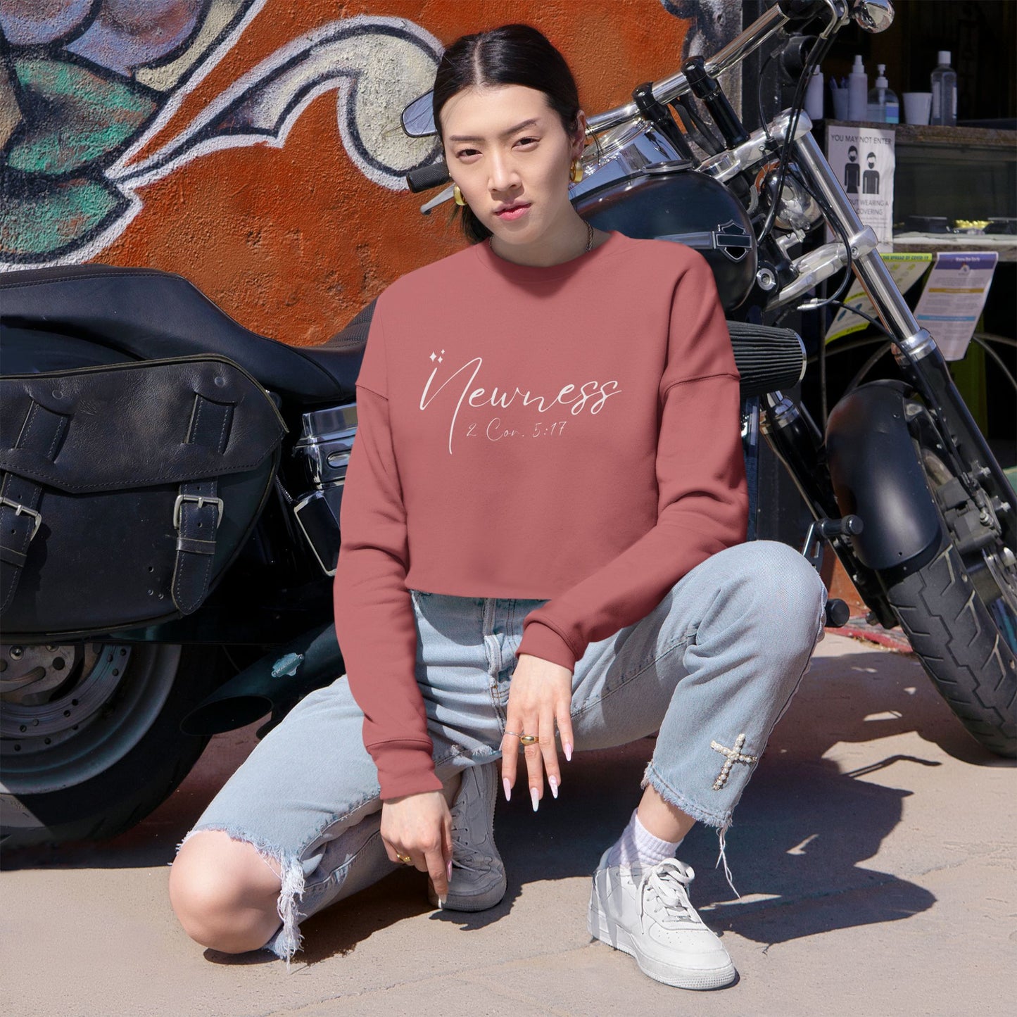 Newness Women's Cropped Sweatshirt